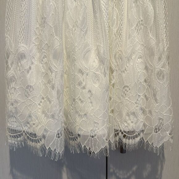 šLastādealāšWhiteālaceādress - Picture 3 of 12